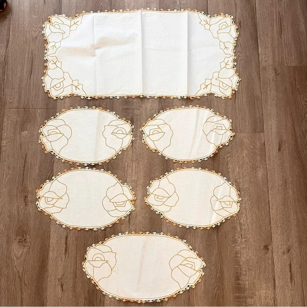 6 PCs Vtg Orange Crochet Edged Linen Rose Doilies Table‎ Runners Dresser Scarf